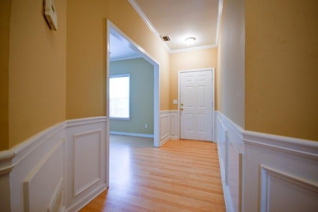 Photo - 589 Reading Ct NE