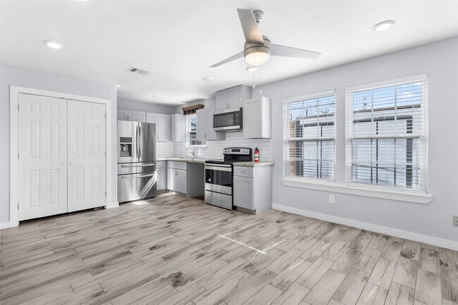 Photo - 6809 Glass St