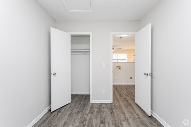 2BR, 1BA - 640SF 2B - Bedroom
