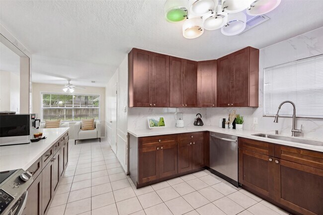 Photo - 7511 Theisswood Rd