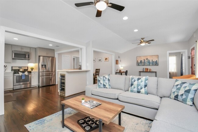 Photo - 5705 Cochran St
