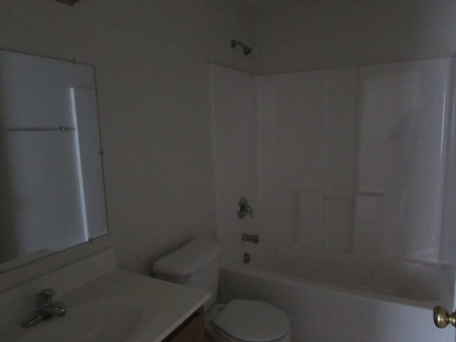 Photo - 6151-MF2-E1 Unit B