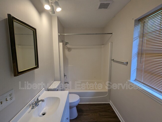 Photo - 979 Live Oak Dr