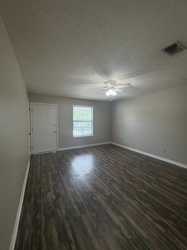 Photo - 520 Landview Dr