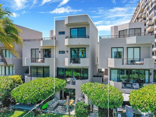 Photo - 201 Crandon Blvd