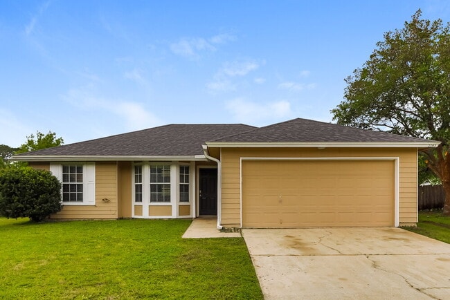 Building Photo - 2643 Pinewood Blvd E