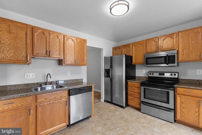 Photo - 2813 Cambridge Dr