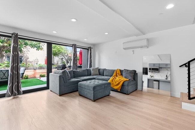 Photo - 825 Island Ct