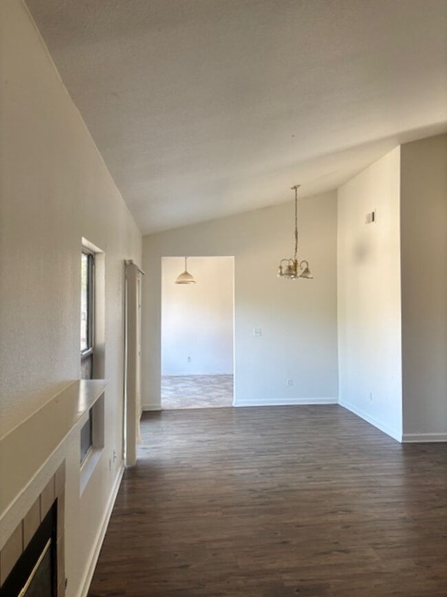 Photo - 865 Place Rd