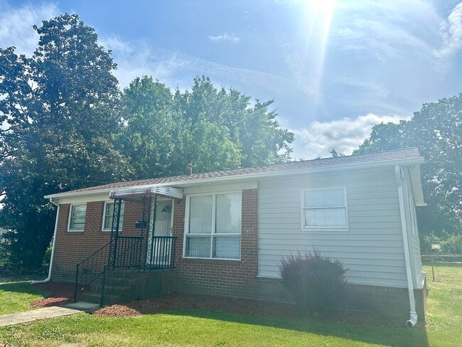 Building Photo - 5407 Stokes Ln