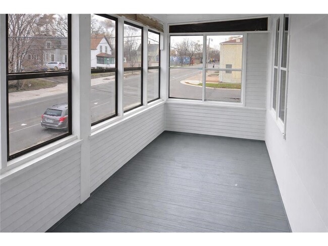 Photo - 283 Front Ave