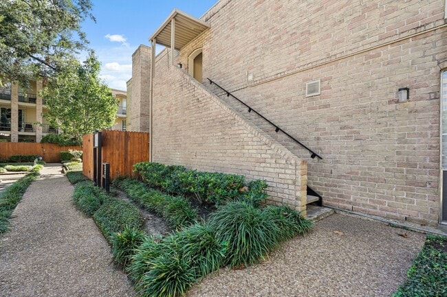 Photo - 4637 Wild Indigo St Unidad 492