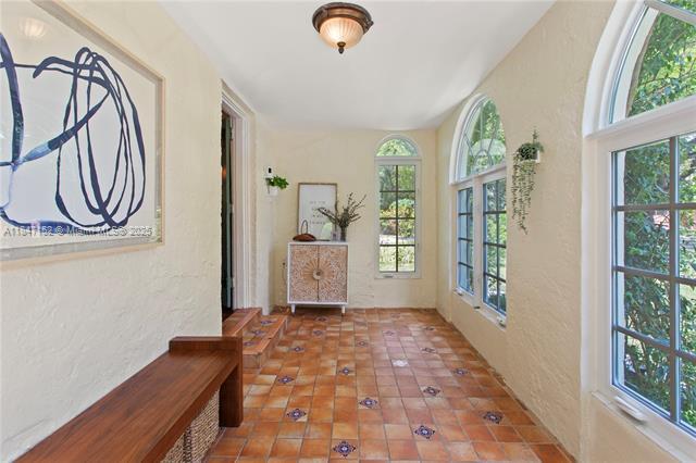 Building Photo - 604 Alcazar Ave Rental