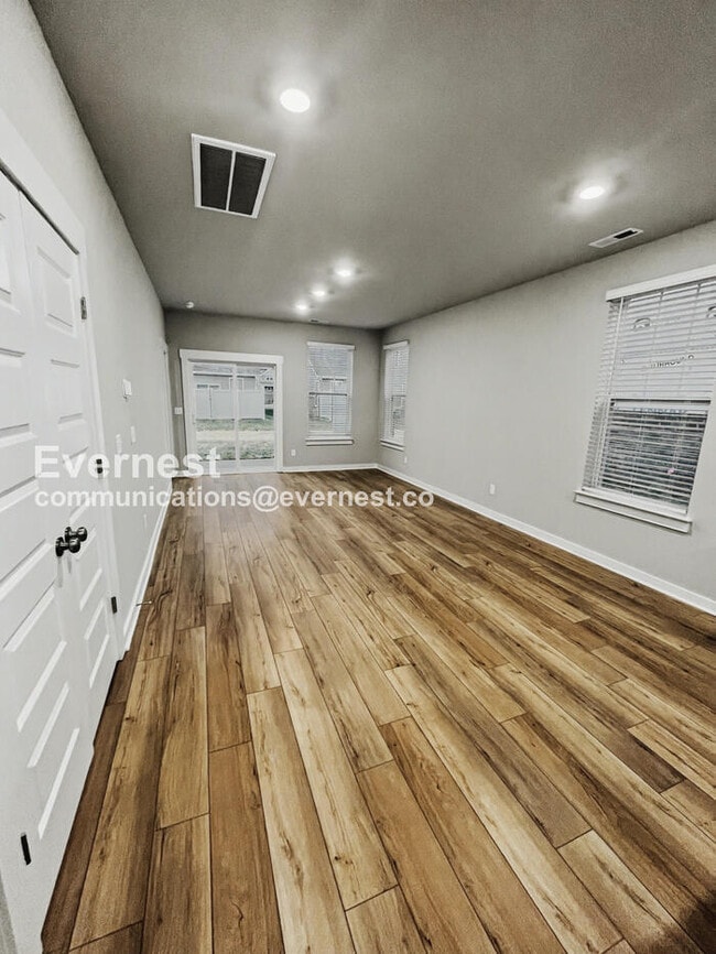 Photo - 710 Mickelson Wy