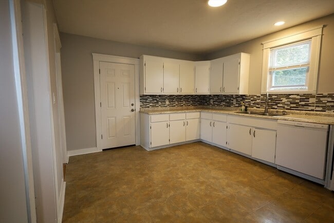 Photo - 16 Holland Rd Unit 2
