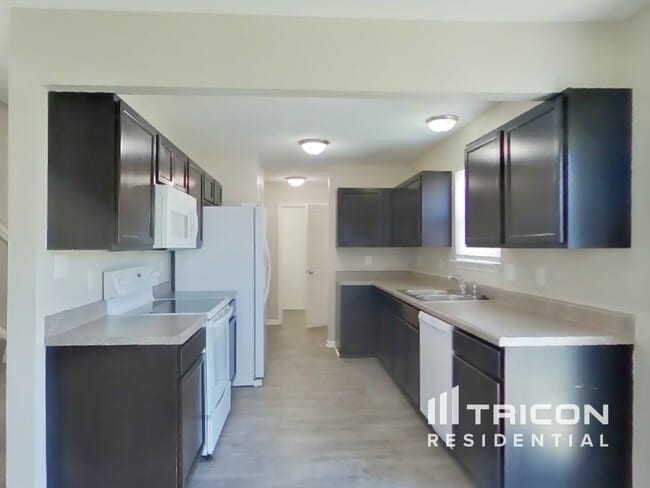 Photo - 2887 Beethoven Ave