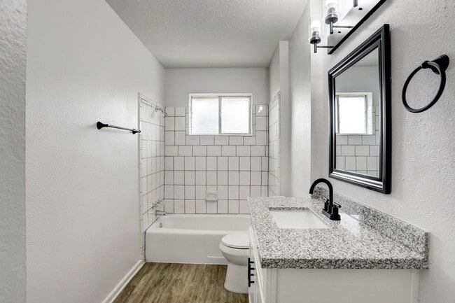 Photo - 5613 Armstrong