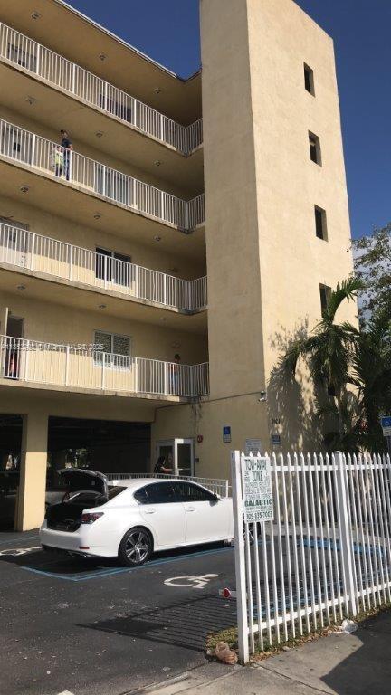 Building Photo - 2401 NW 23rd St Unit 301 Rental