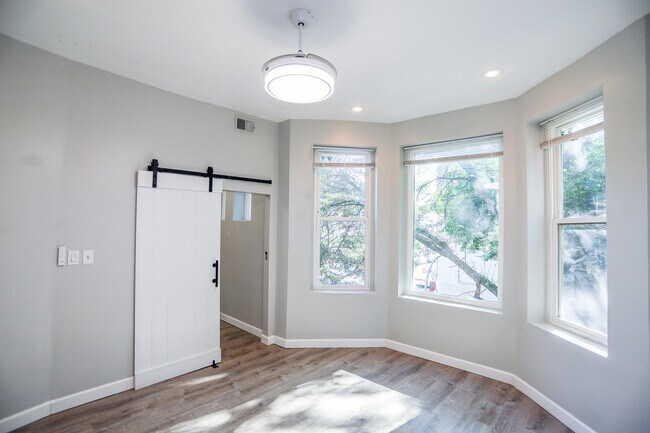 Photo - 3556 N Wilton Ave Unidad 2