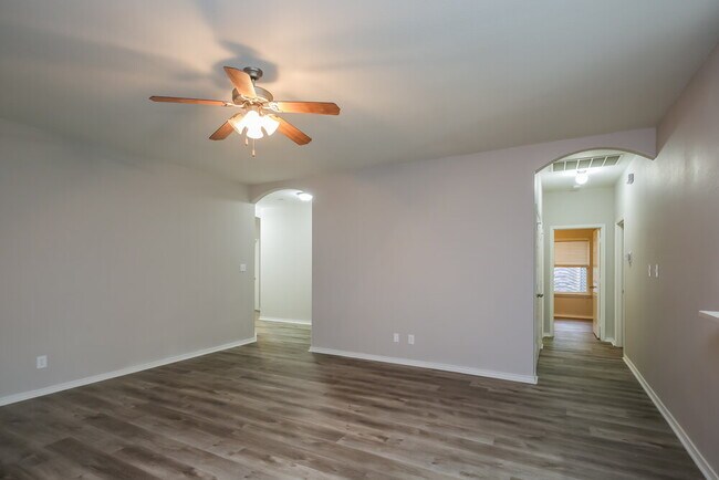 Photo - 258 Kennedy Dr