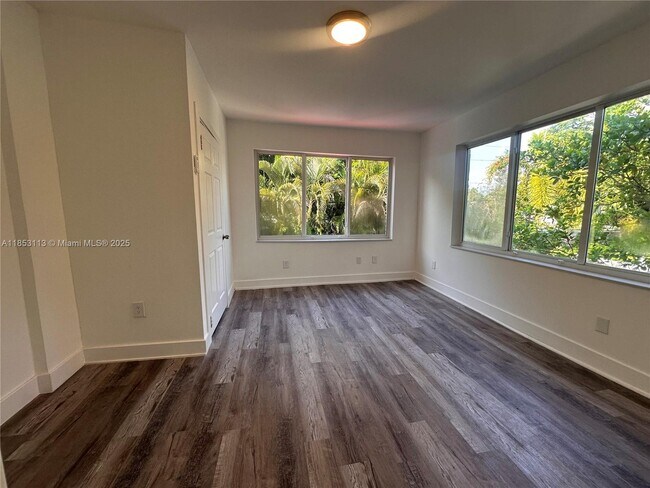Photo - 1630 SW 10th St Unit 8