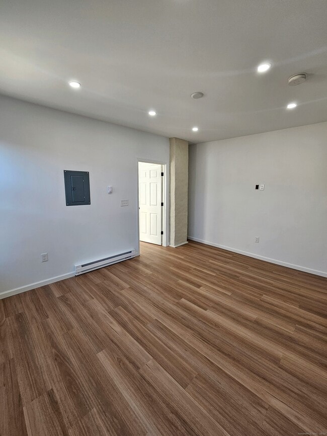 Photo - 1153 Main St