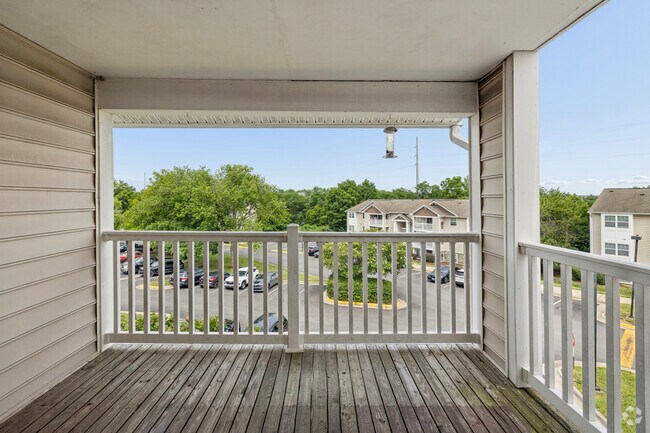 2BR, 2BA - 990SF - Balcony
