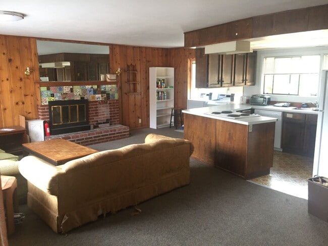 Photo - Lewis & Clark Law School International Students ONLY Unidad Room 2