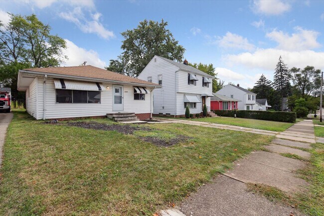 Photo - 5339 Elmwood Ave House