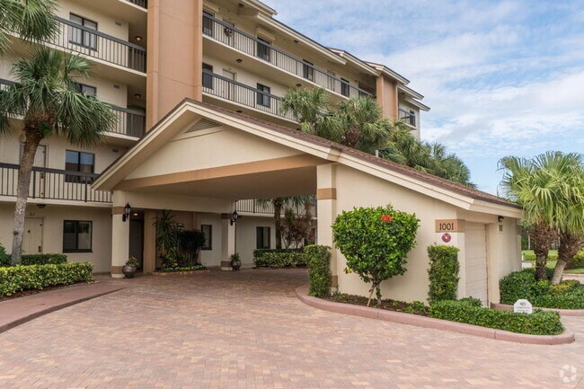 Building Photo - 1001 Seafarer Cir Unit 303 Rental