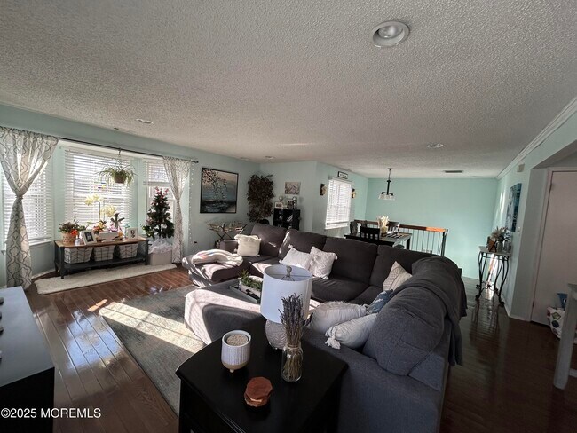 Photo - 182 Tulip Ln