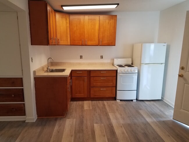 Building Photo - Basin Street Apartments Unit 3