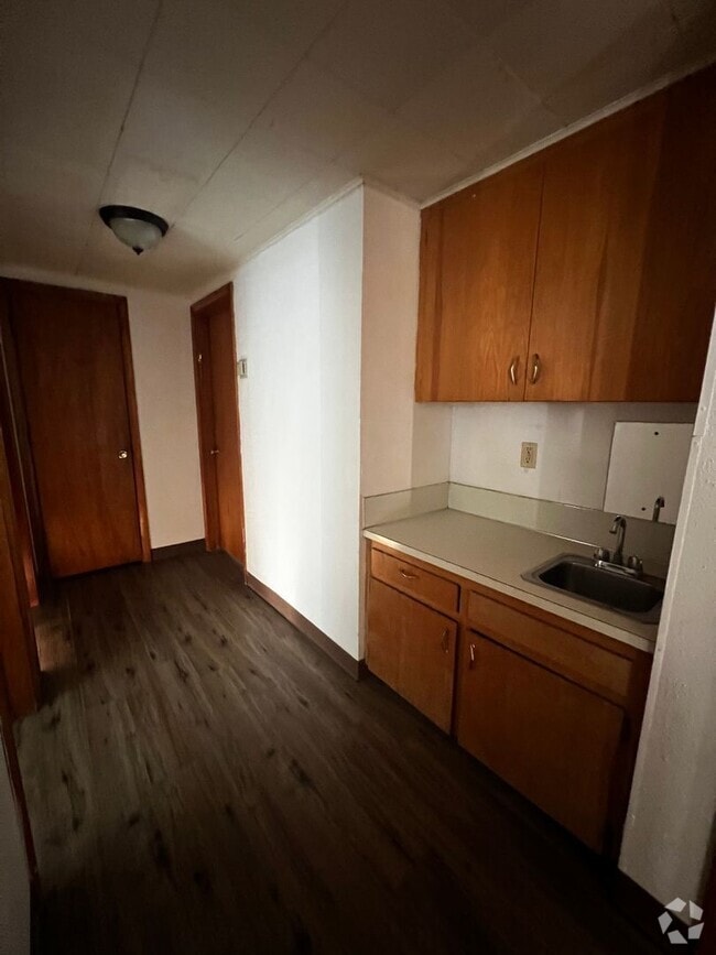Building Photo - VMH-Vine Maple Triplex Unit 806-QU Rental