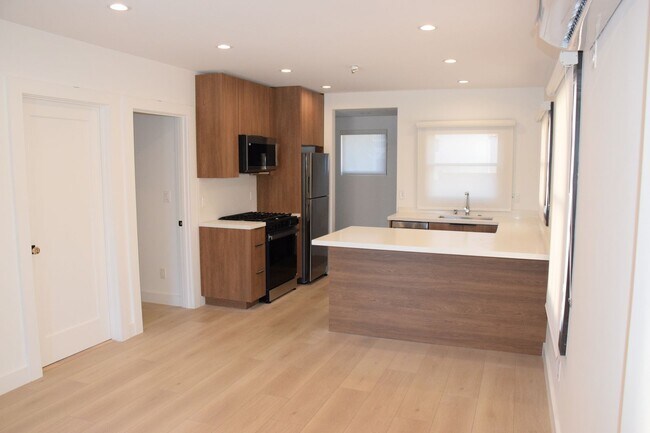 Ocean Park, 317-321 / 4TH, 2528