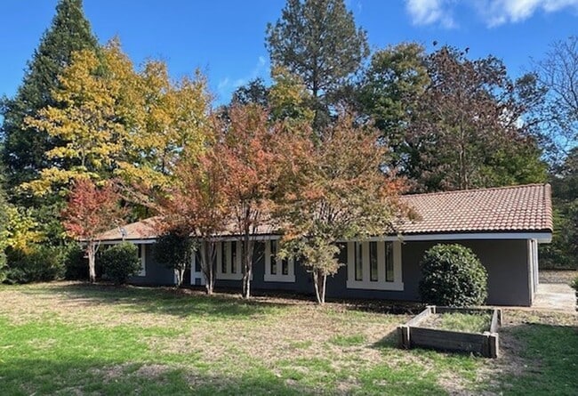 Photo - INCREDIBLE LOCATION!!! Quaint and Quiet and Roomy!