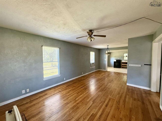 Photo - 1820 Kell W Blvd
