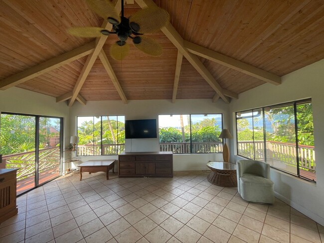 Building Photo - Spacious Mahinahina 3 Bedroom