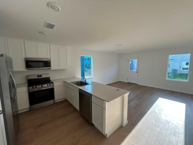 1554 Plank Pl
