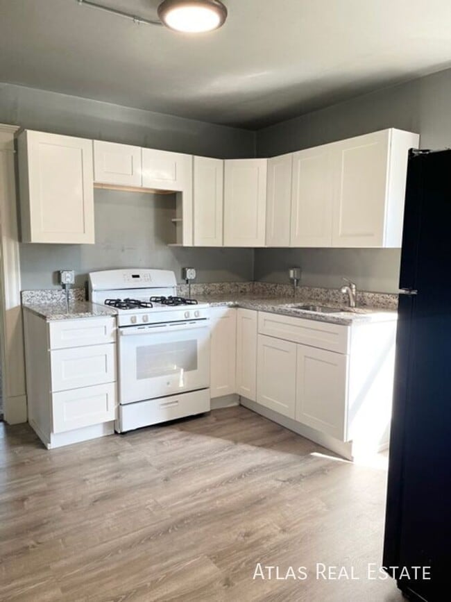 Building Photo - 17 N 13th St Unit 4