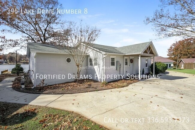 Photo - 395 Lake Dr
