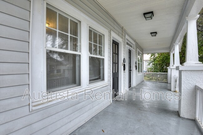 Photo - 104 Ellis St