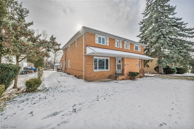 Photo - 17916 Chagrin Blvd