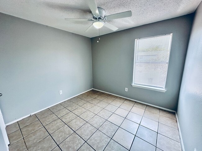 Photo - 5305 Woodland Oaks Ct Unit A