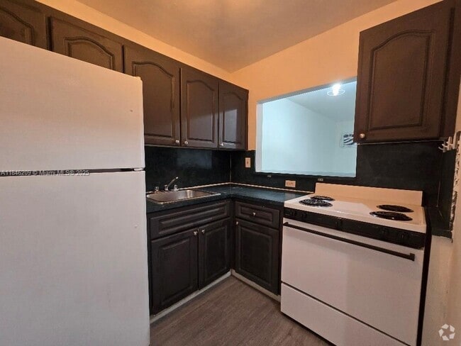 Building Photo - 1441 Lincoln Rd Unit 210 Rental