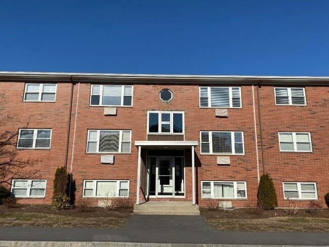 Building Photo - 32 Whitman Rd Unit 1-3 Rental