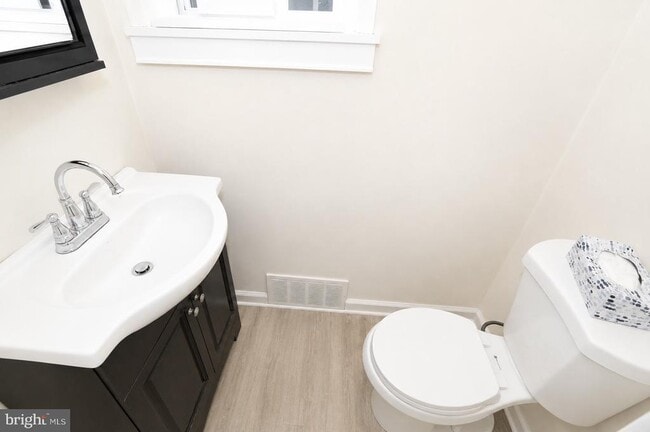 Photo - 111 Barclay St