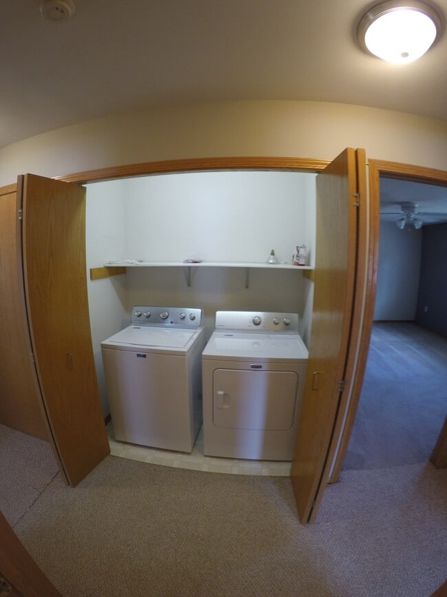 Main floor laundry - 405 Llanos St