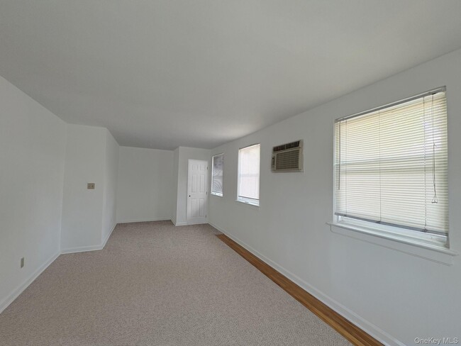 Photo - 263-45 73rd Ave Unidad 2nd Floor