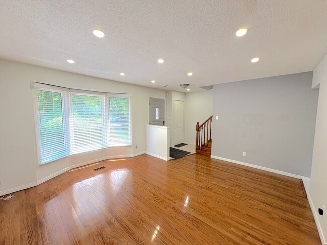 Building Photo - 39 Elma St