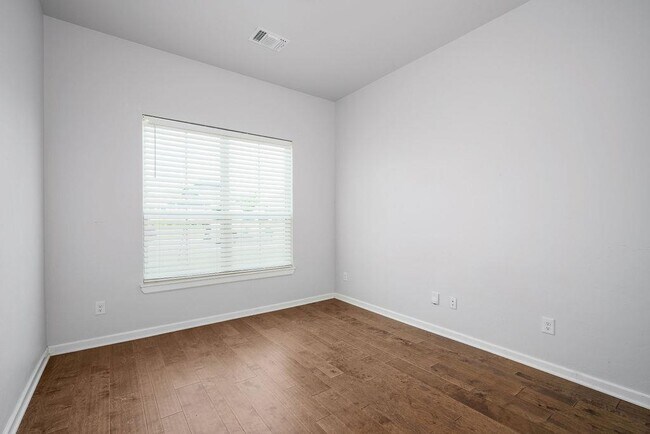 800 Firefork Ave